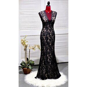 Betsy & Adam Black Lace Floral Nude Underlay Open Back Maxi Dress Size 4 2223
